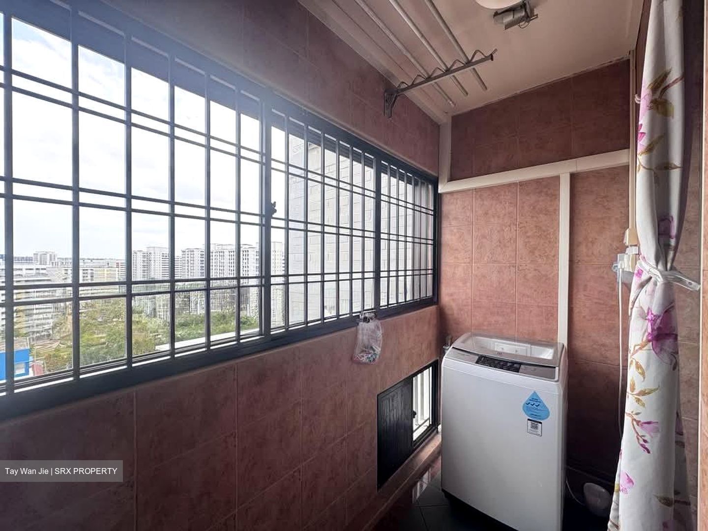 Blk 577 Hougang Avenue 4 (Hougang), HDB Executive #538598901